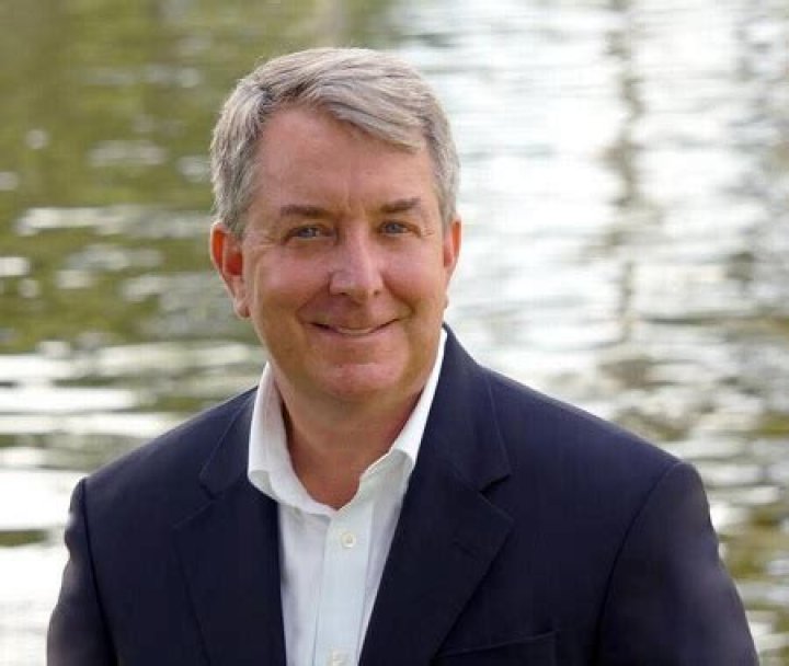 American journalist, Kerry Sanders is in Blissful Marital life with his Wife since 1989