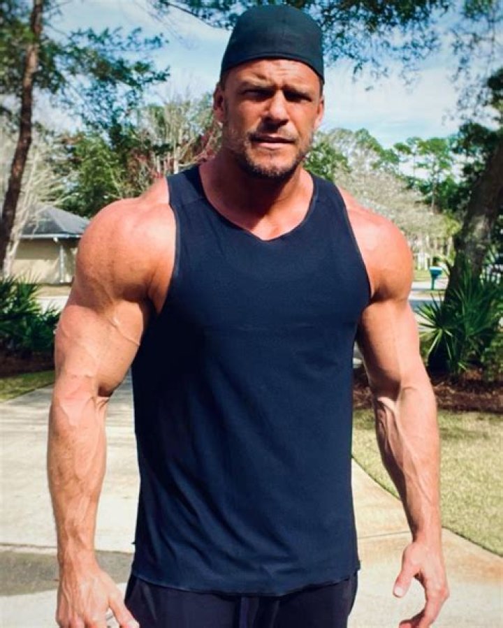 How Tall is Alan Ritchson in 2023