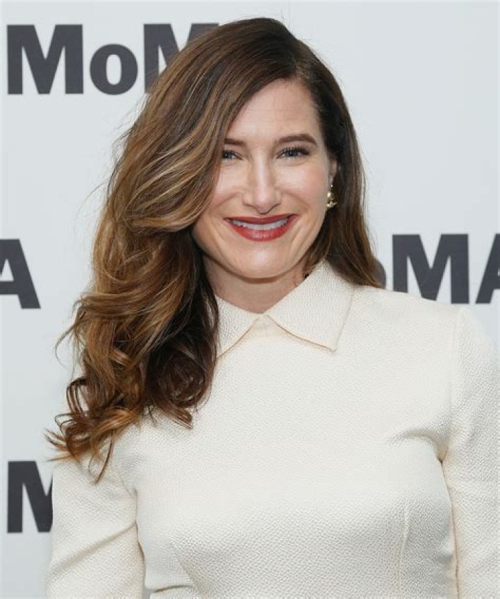 Kathryn Hahn Age, Height, Weight, Husband, Early Life, Education, Career, Awards & Net Worth |