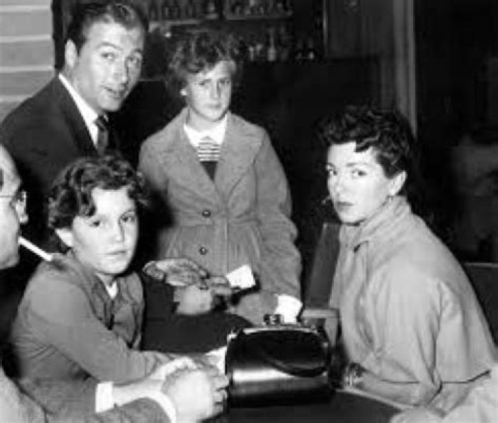 Lynn Thurlow Barker: Facts About Lex Barker's Daughter