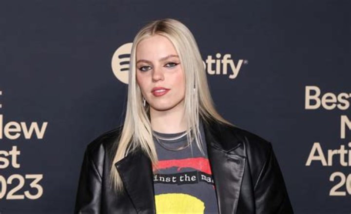Mean Girls Actress Renee Rapp's Dating Life! Know Her Jimmy Awards, Vocal Type, Age, Net Worth, & More.