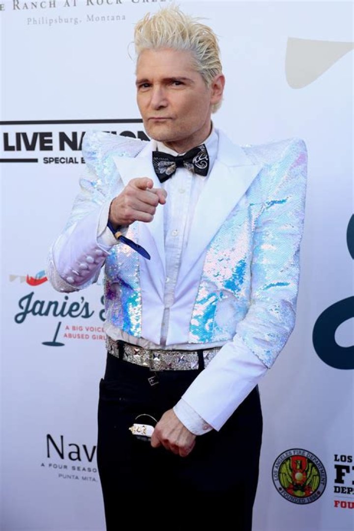 Online Fans Think Feldman Is Gay |