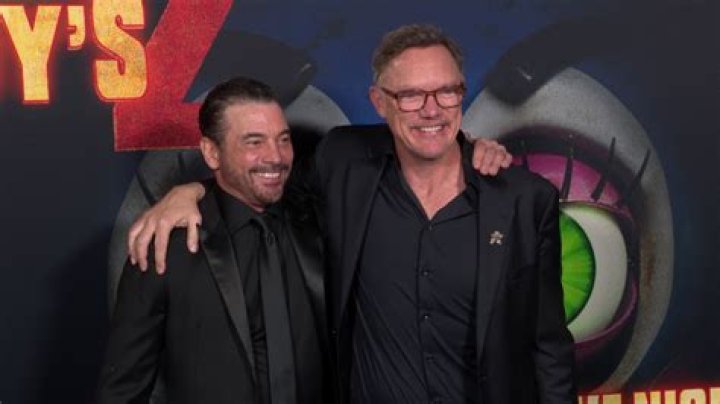 Unveil The Unseen: Skeet Ulrich's Height Revealed